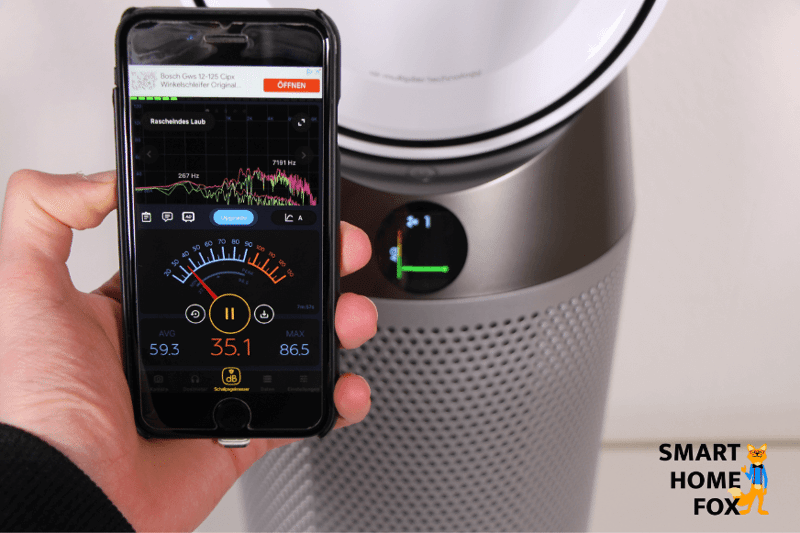 The decibel measurement shows on fan level 1, 35.1 dB on the smartphone, and the Dyson air purifier is in the background